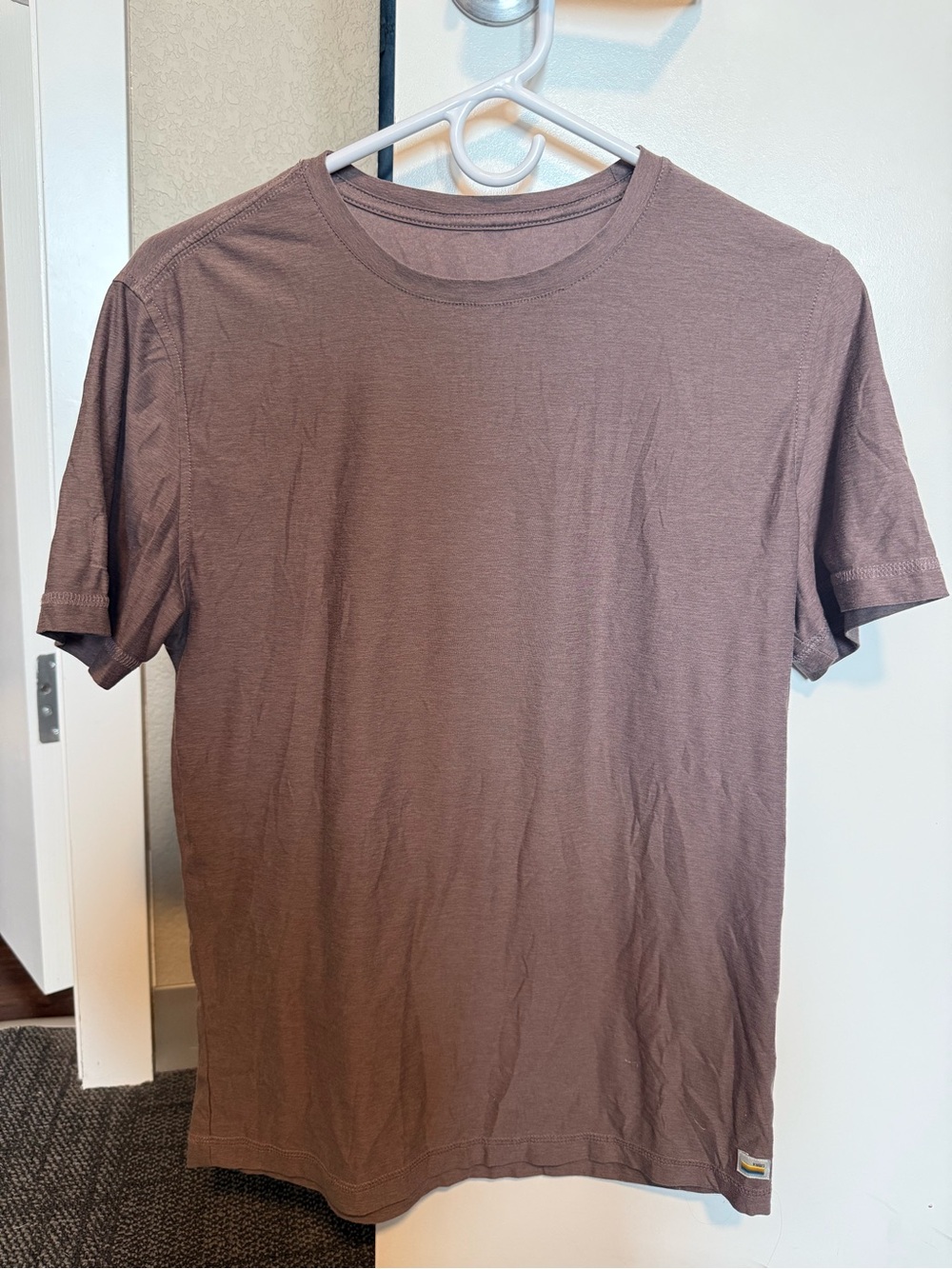 Vuori Men's Short Sleeve Crew T-Shirt in Brown Medium/Large